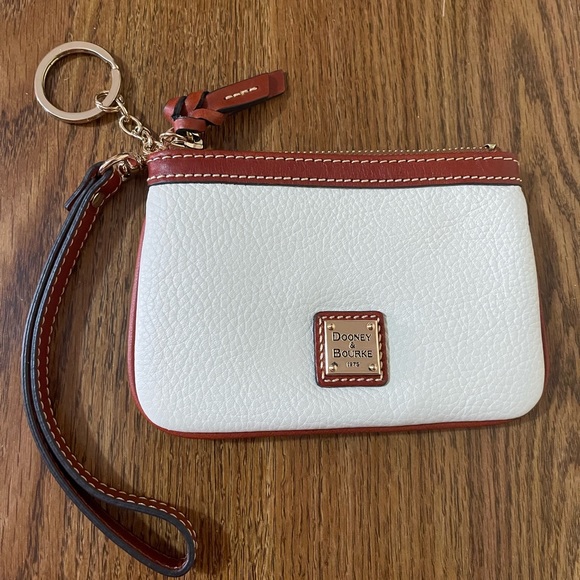 Dooney & Bourke Pebble Grain Medium Wristlet - Picture 4 of 8